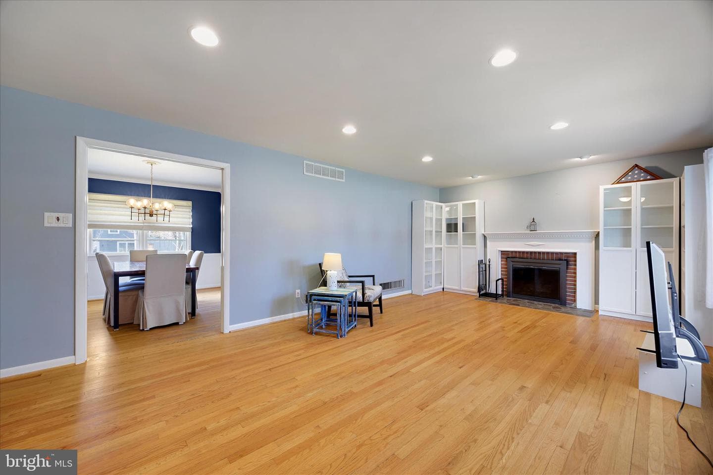811 Teakwood Drive photo 6