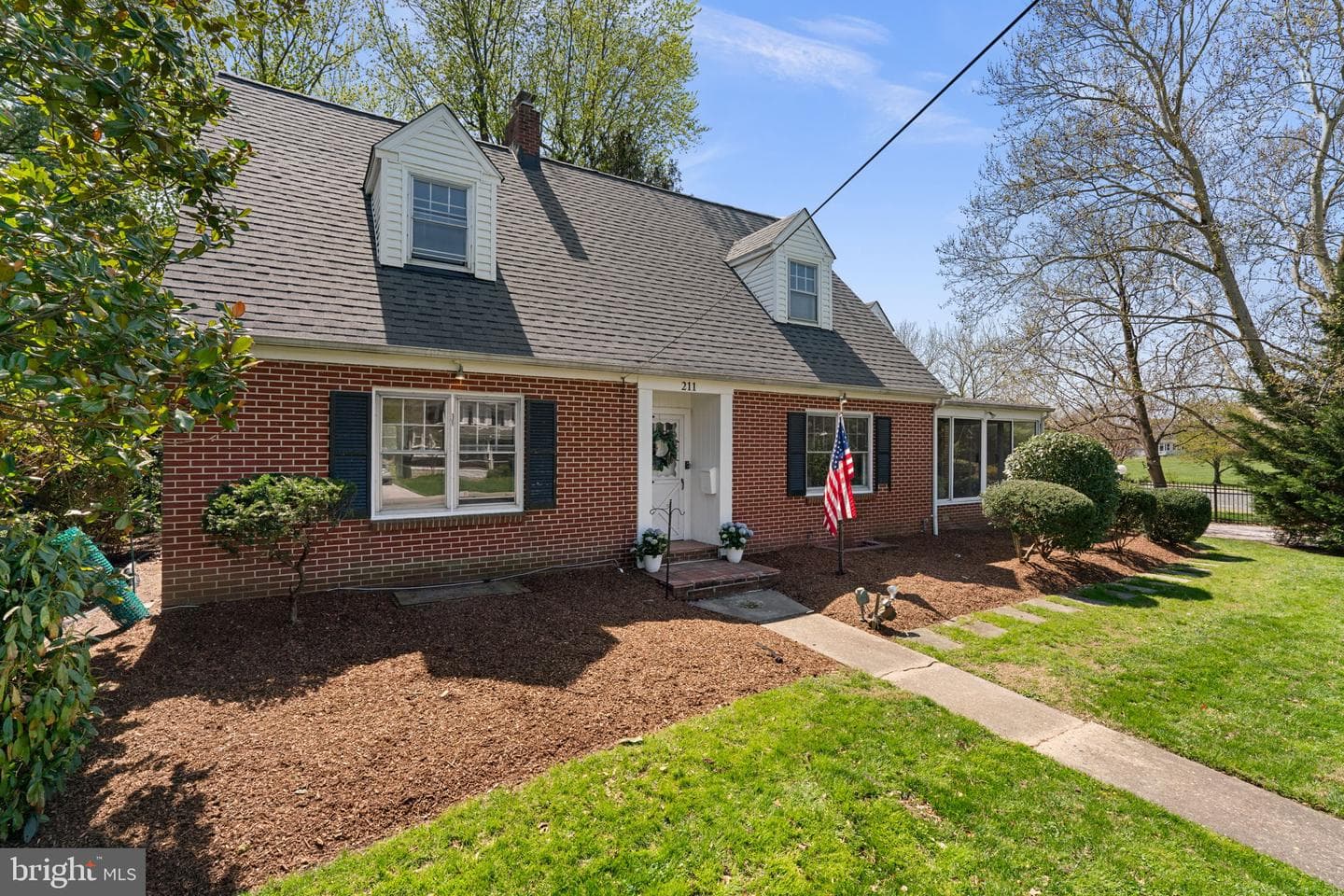 211 W Maple Road photo 2