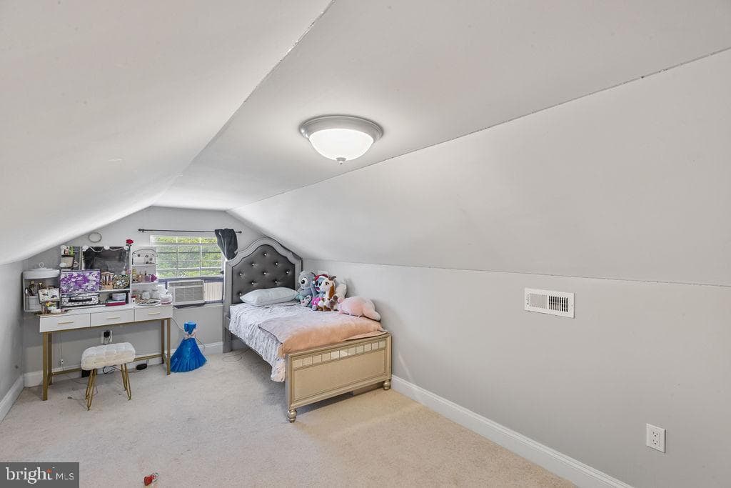 8489 Arbutus Road photo 33