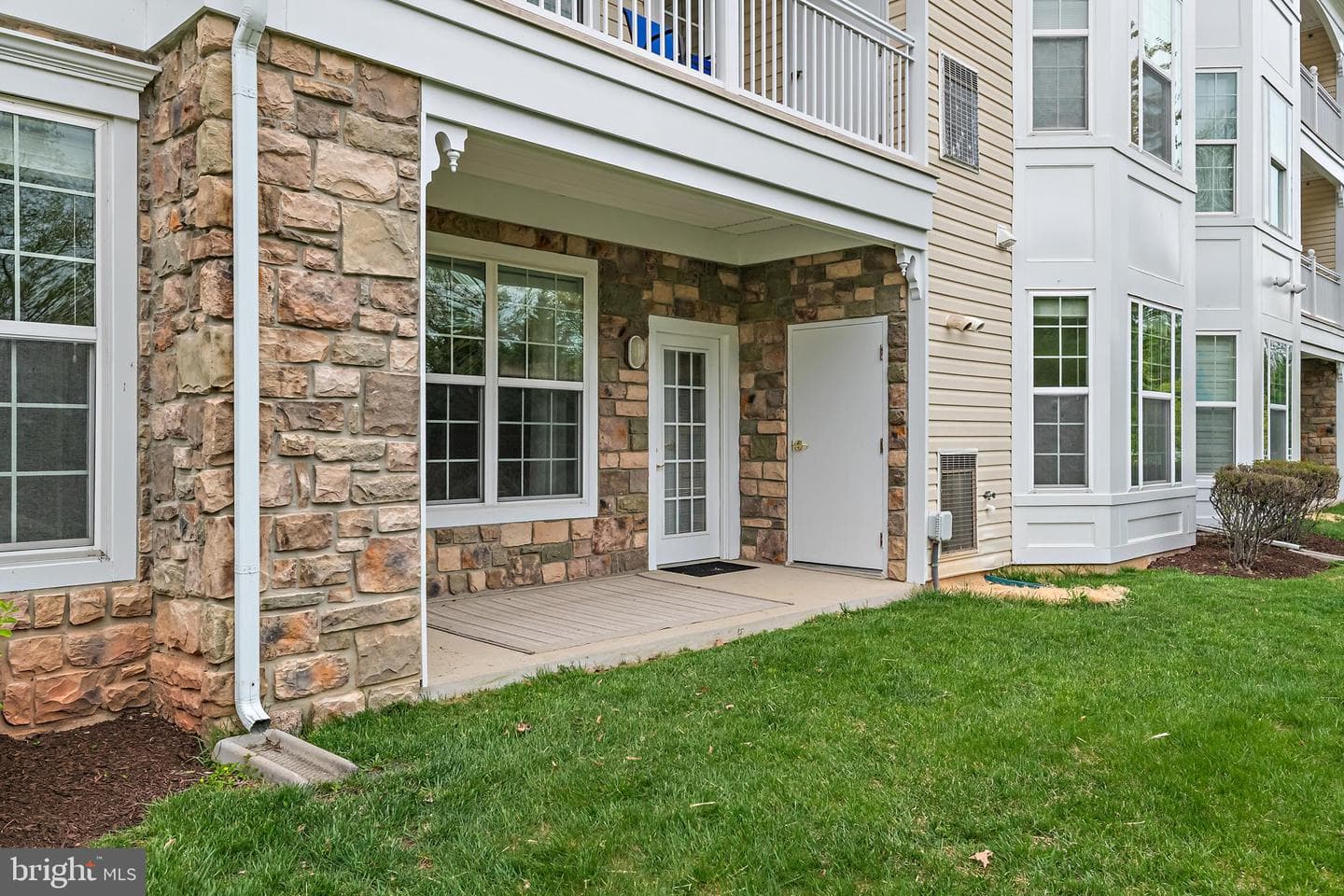 1523 Enyart Way #102 photo 37