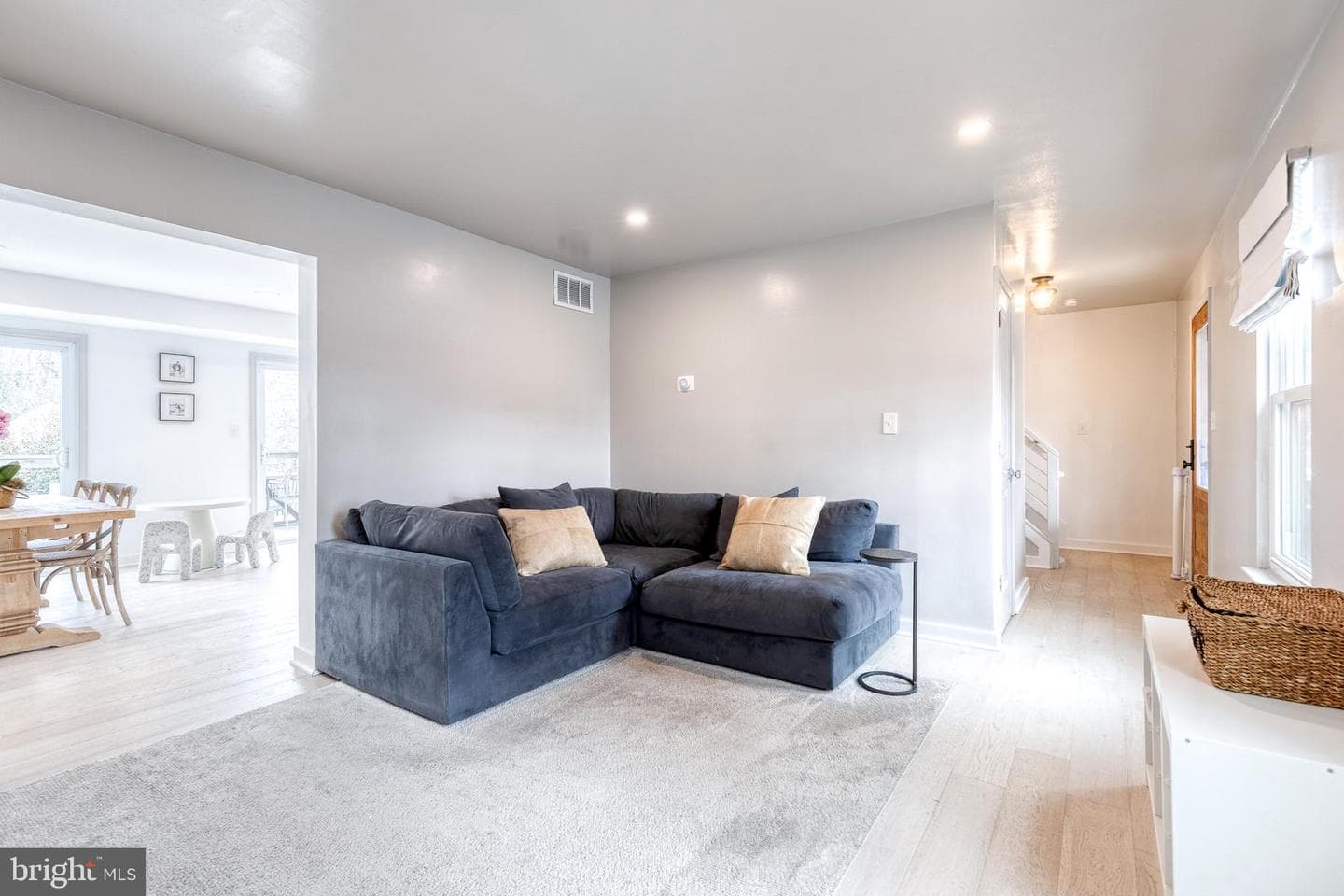 353 S Riverside Drive photo 4