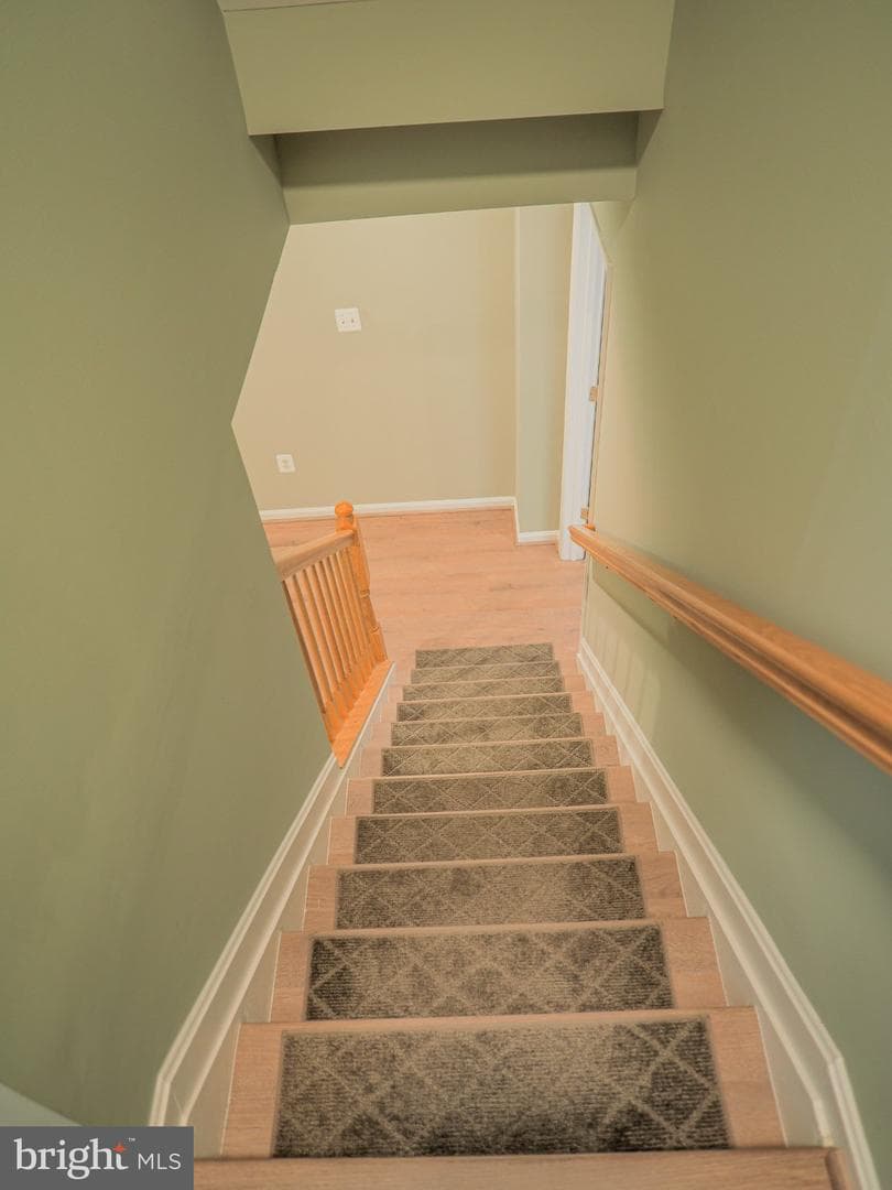 905 Gunnison Court photo 32
