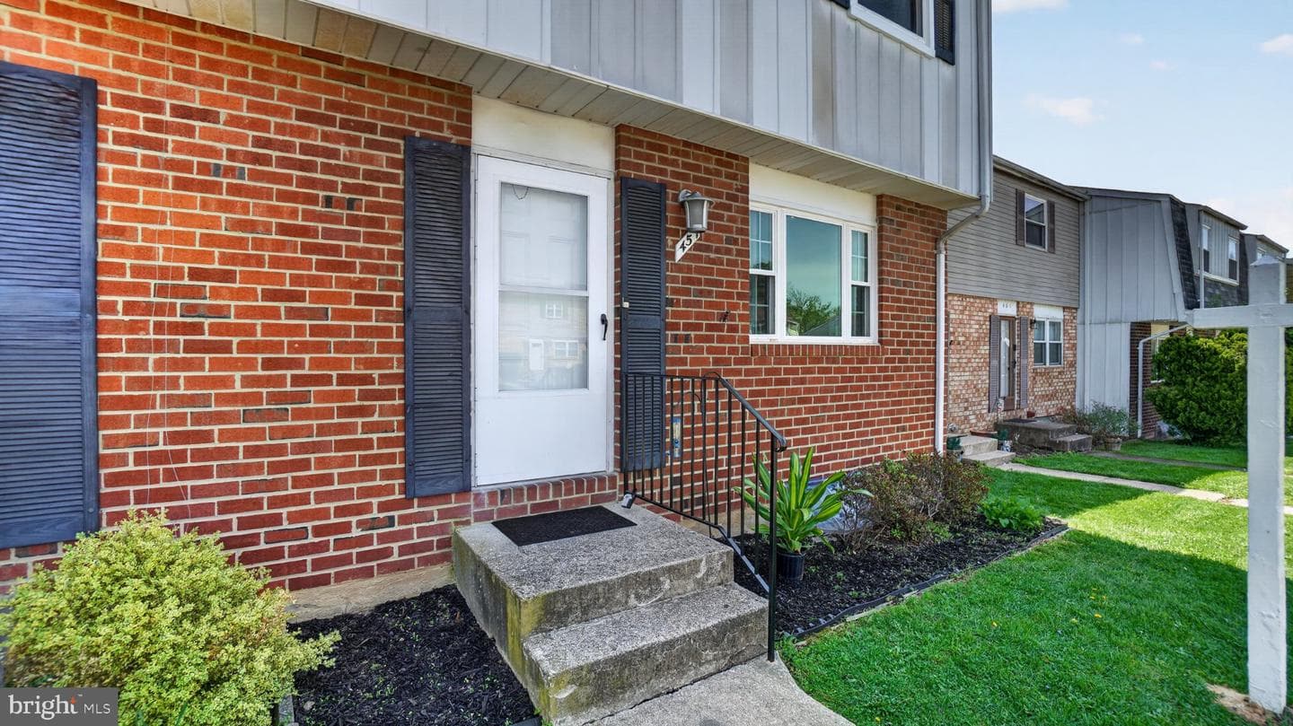 457 Mainview Court photo 3