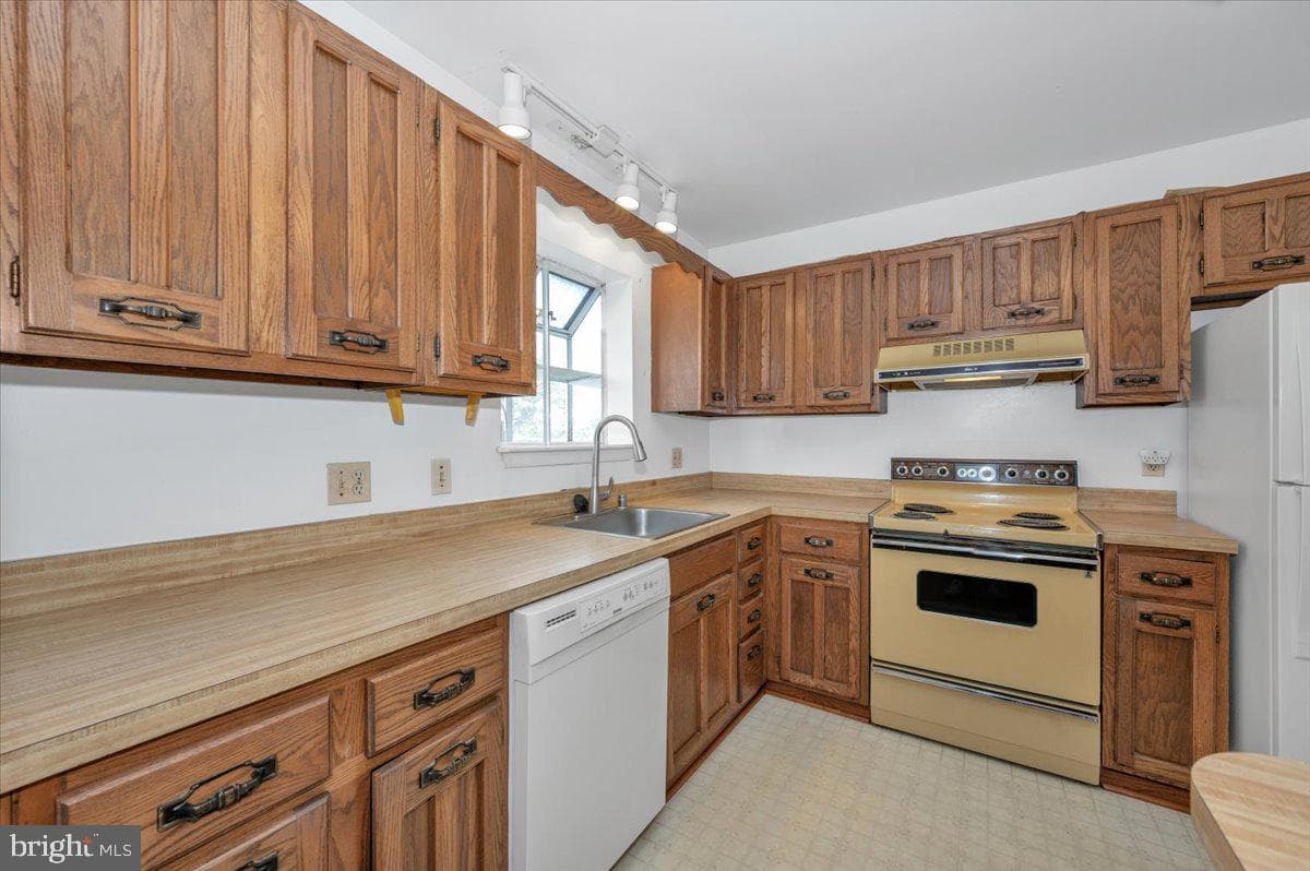 1300 Holliben Road photo 13