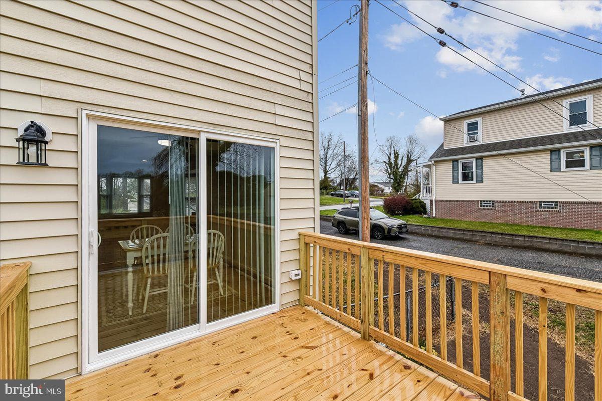 327 Walton Avenue photo 25