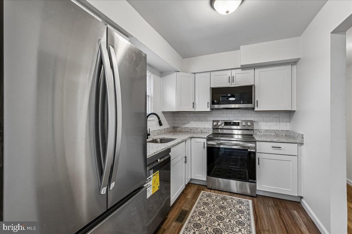 327 Walton Avenue photo 6