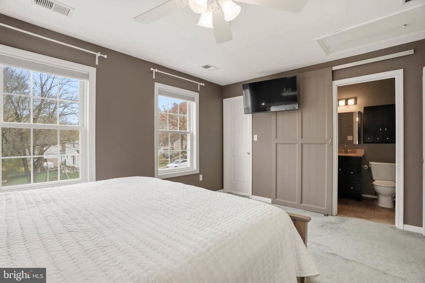 525 Loughton Lane photo 18