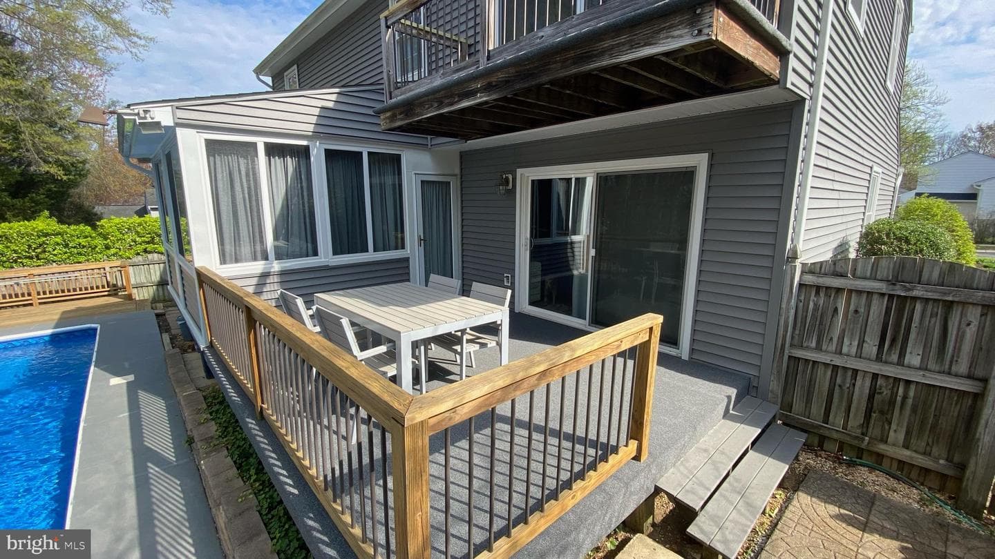 525 Loughton Lane photo 35