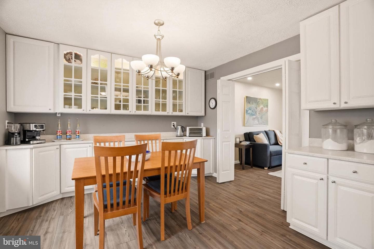 525 Loughton Lane photo 7