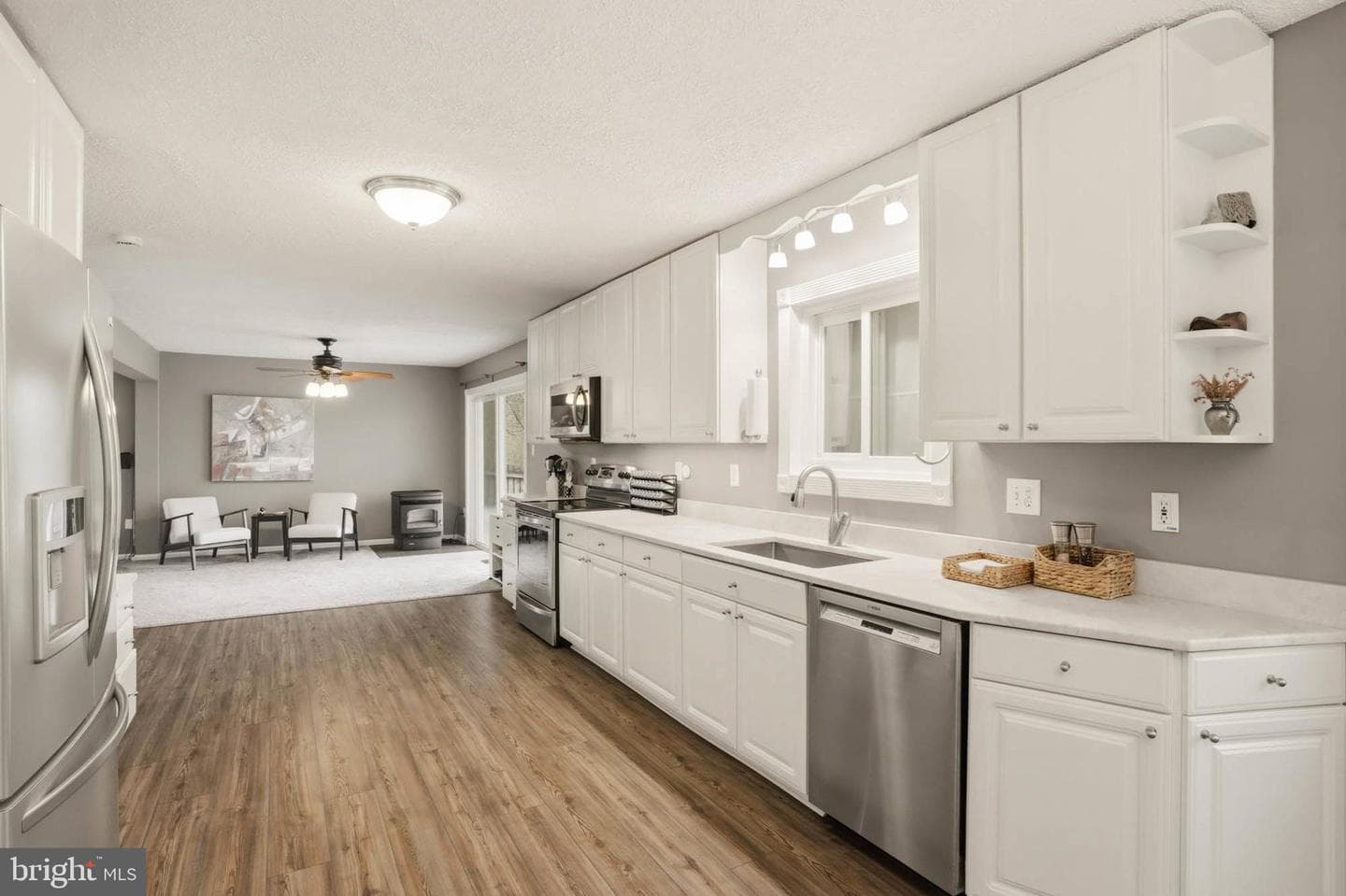525 Loughton Lane photo 8
