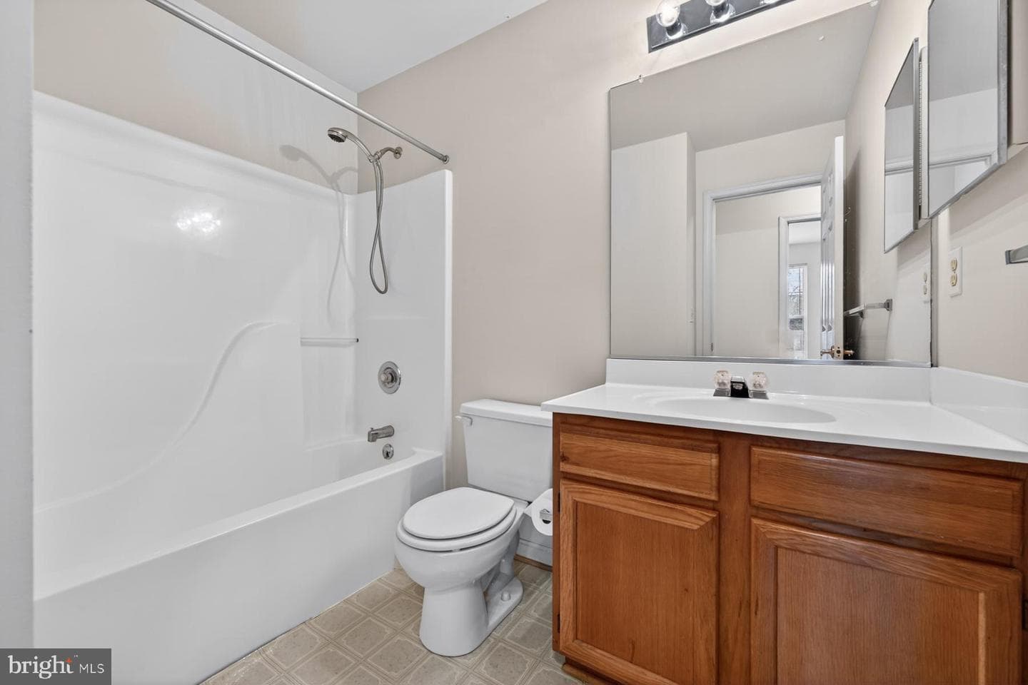111 Janwall Street photo 17