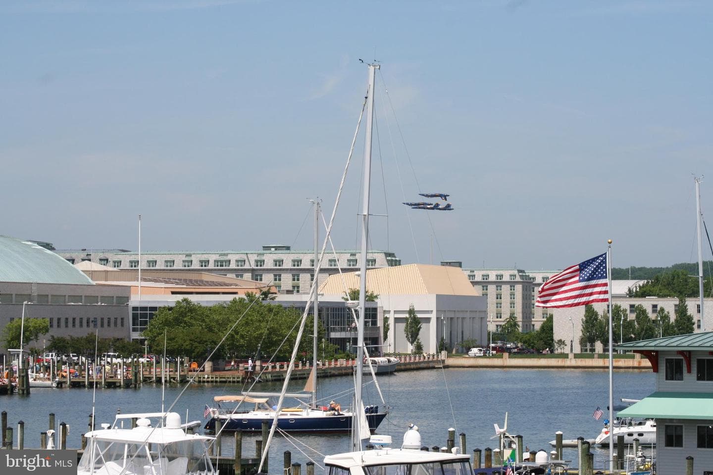 111 Janwall Street photo 43