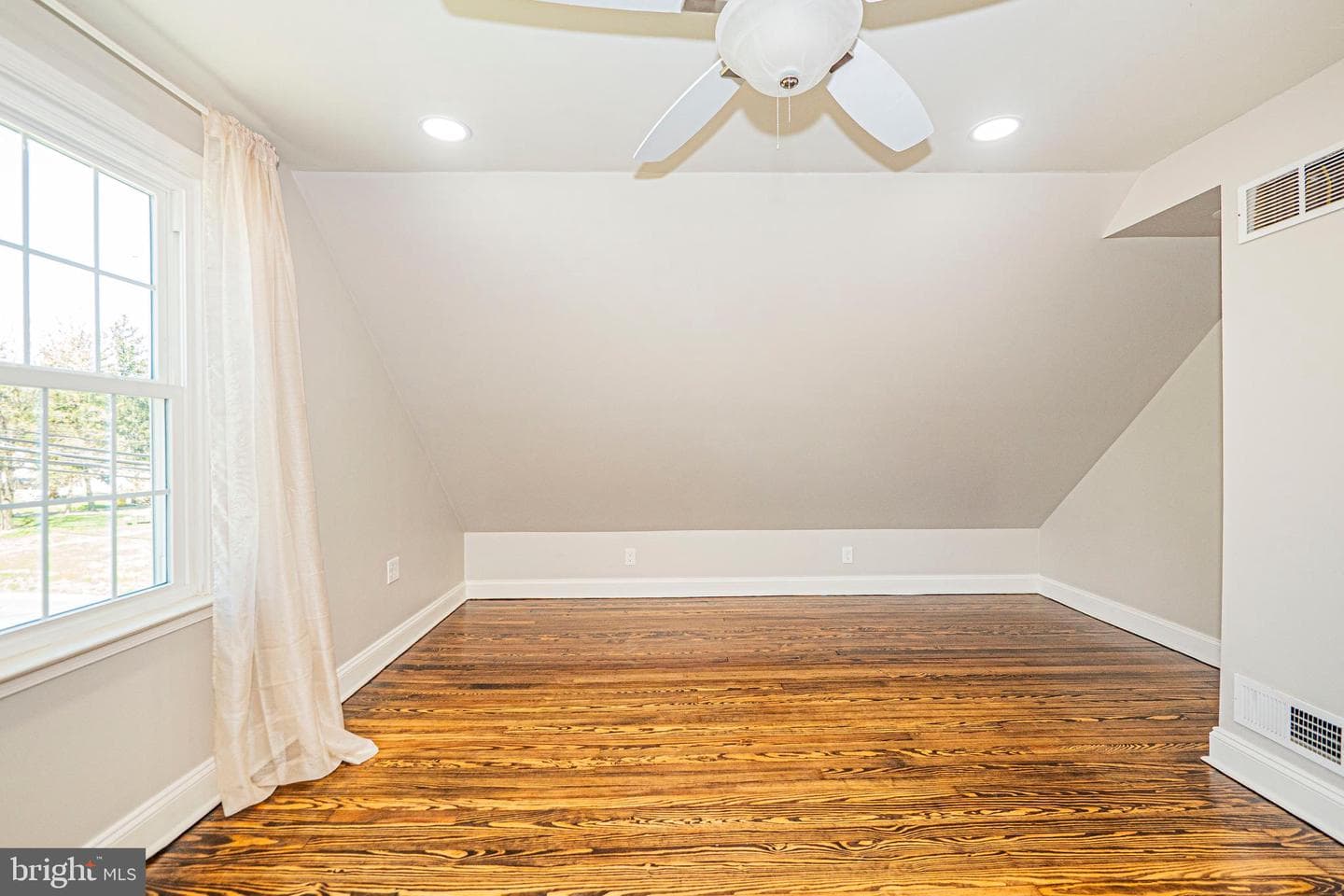103 Nursery Road photo 36