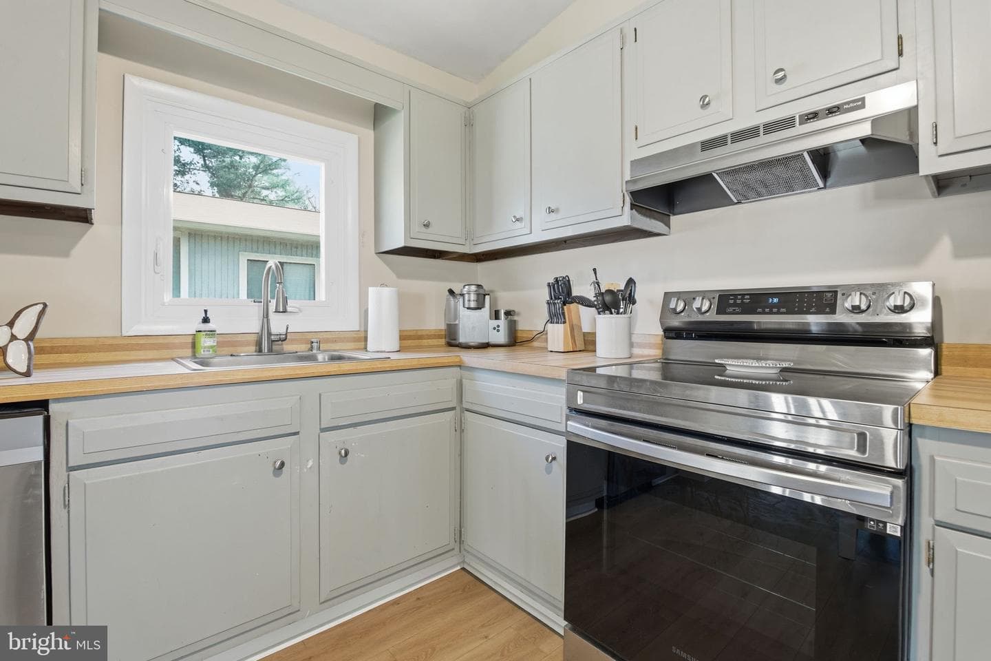 191 S Southwood Avenue photo 8