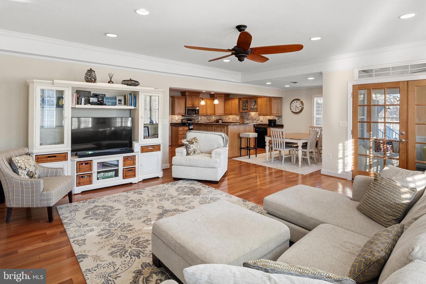 1535 Ridgely Drive photo 3