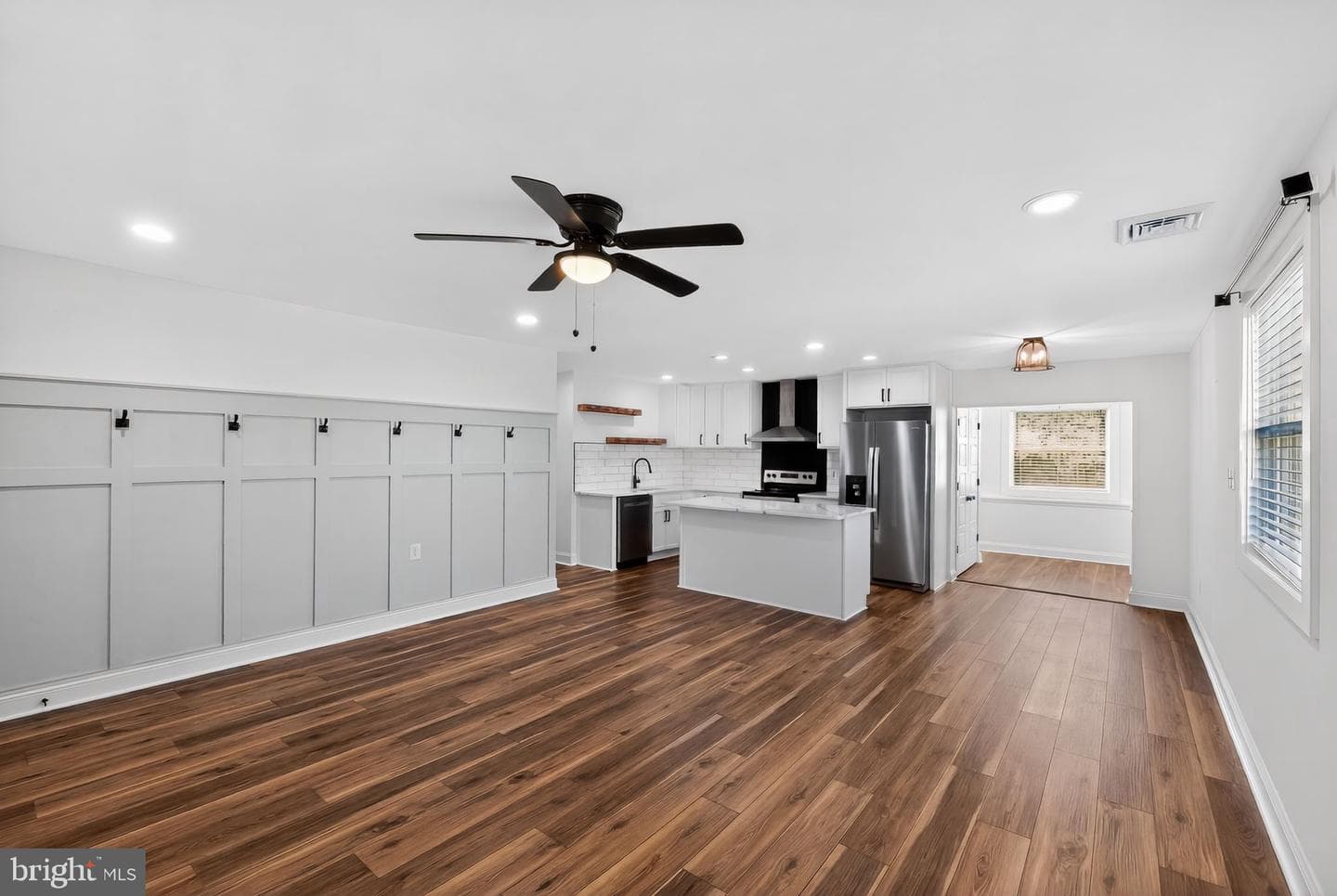 1807 Tower Road photo 4