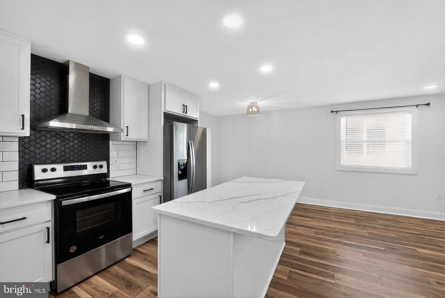 1807 Tower Road photo 5