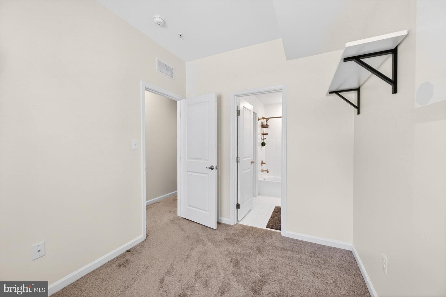 643 Ravenwood Drive photo 3