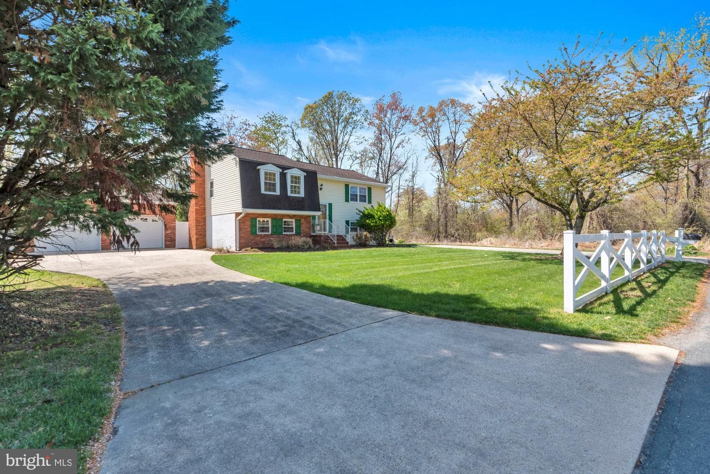 970 Magothy Avenue photo 3