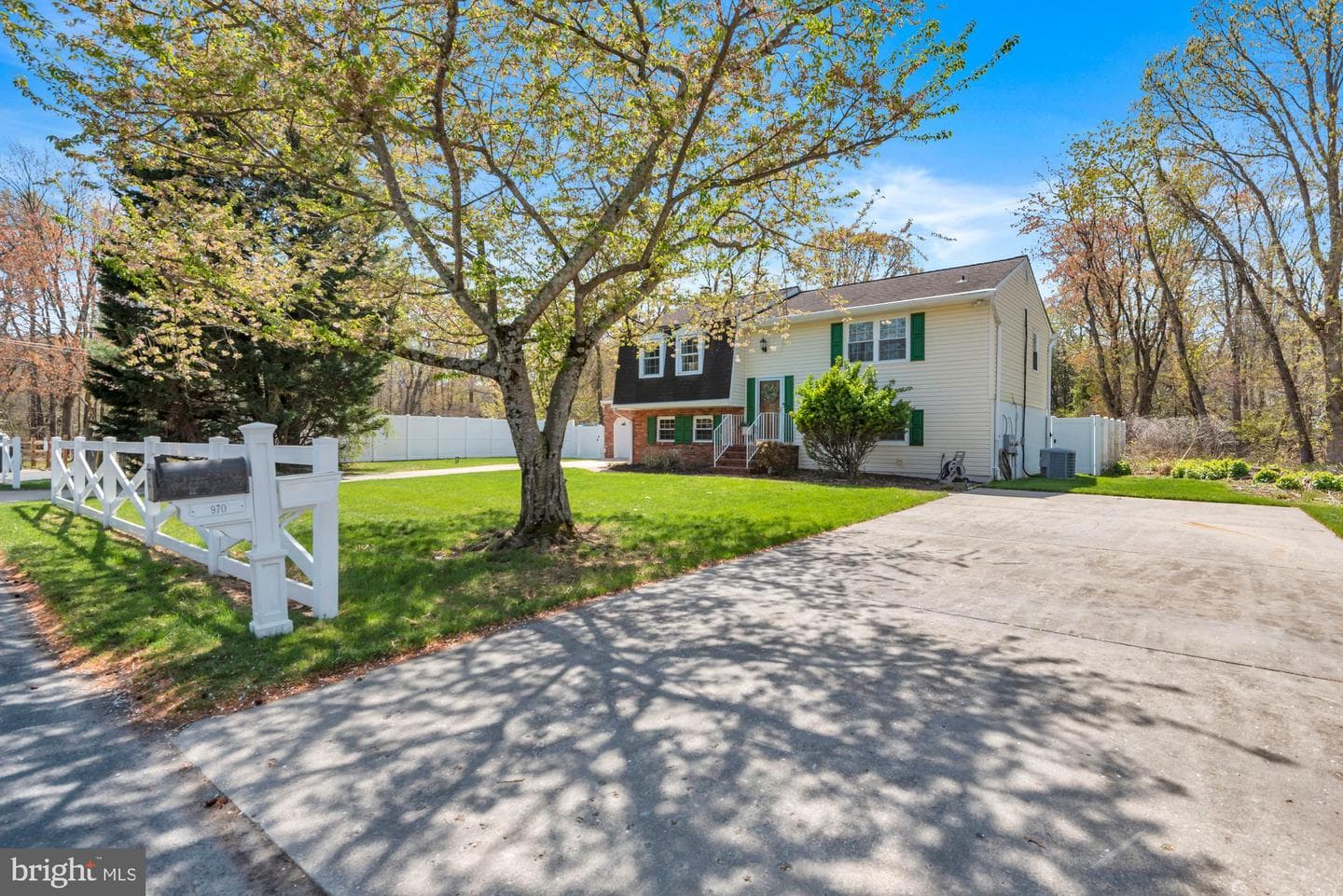 970 Magothy Avenue photo 4