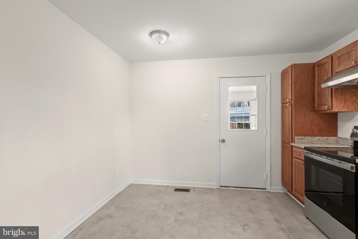 1255 Sheridan Road photo 11