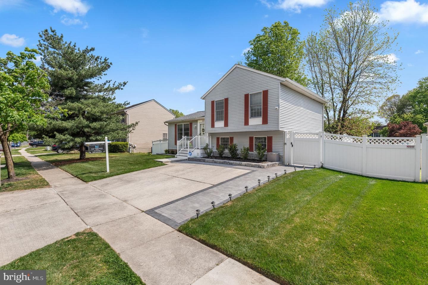 1315 Somerset Road photo 2