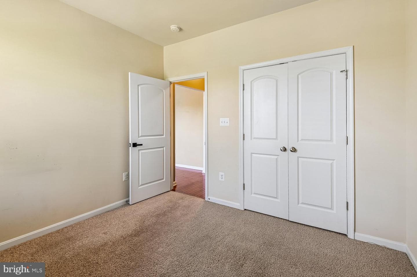 605 Strawberry Row photo 11