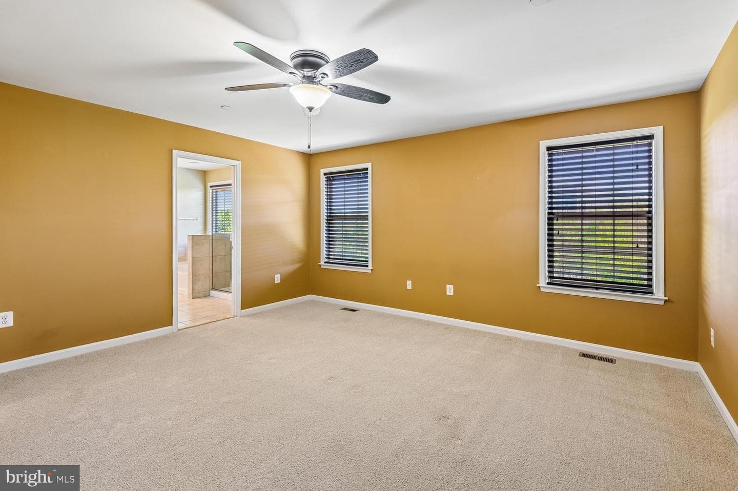 605 Strawberry Row photo 14
