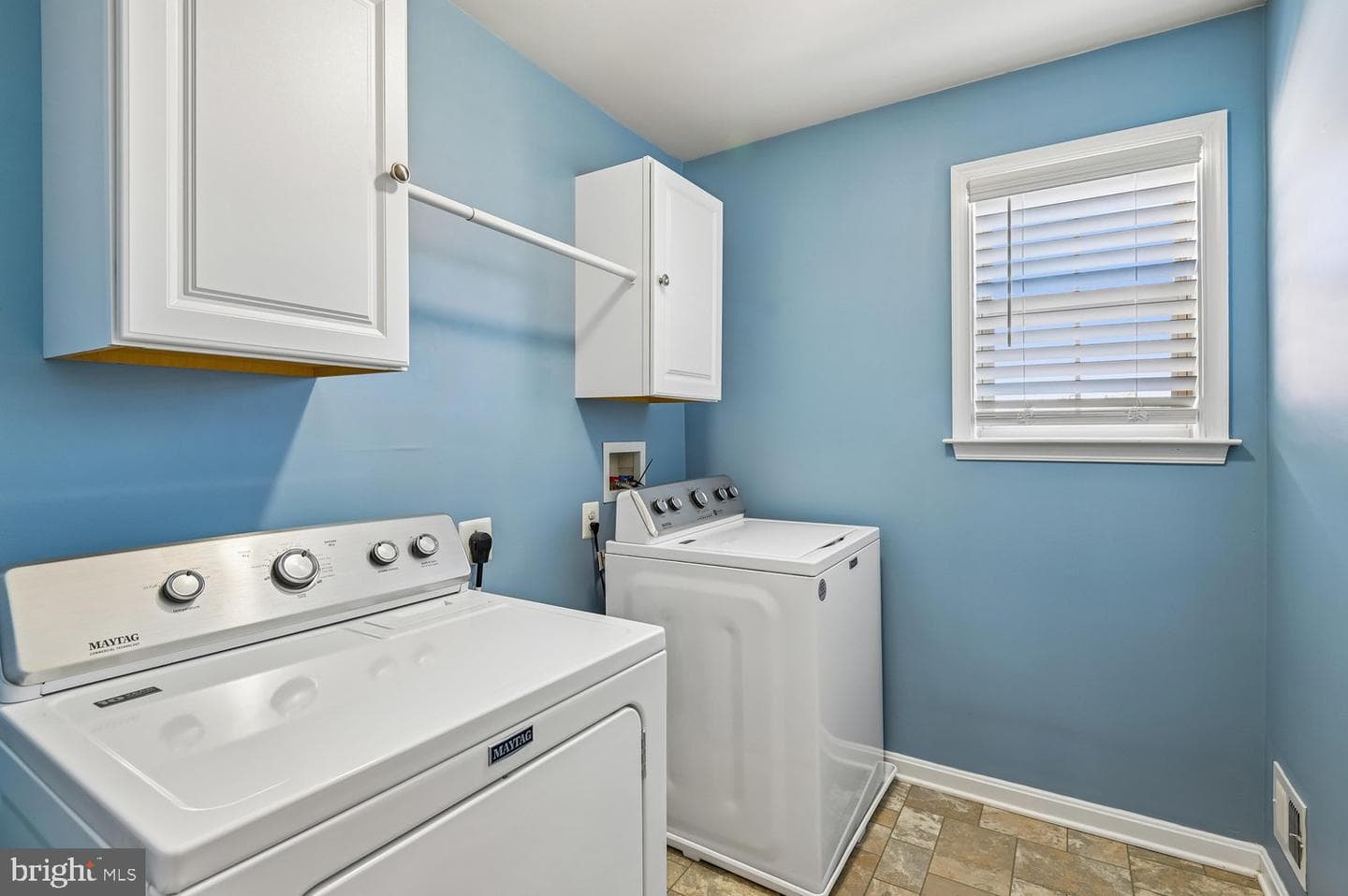605 Strawberry Row photo 19