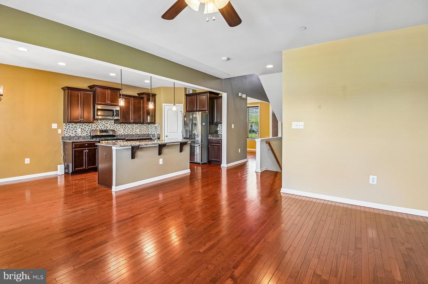 605 Strawberry Row photo 3
