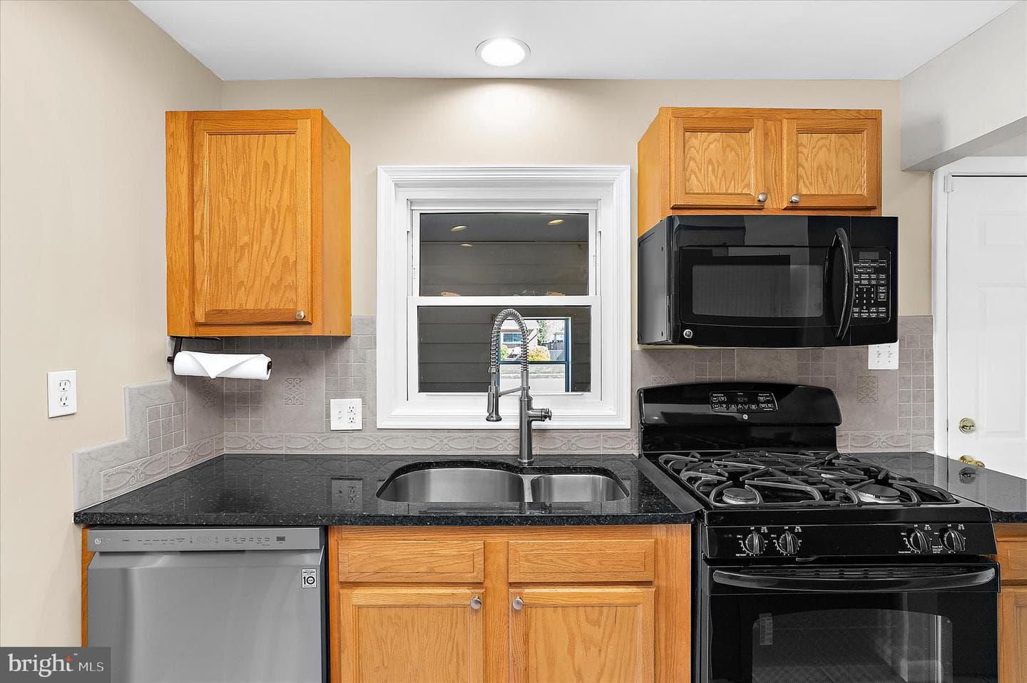 107 Hollywood Drive photo 41