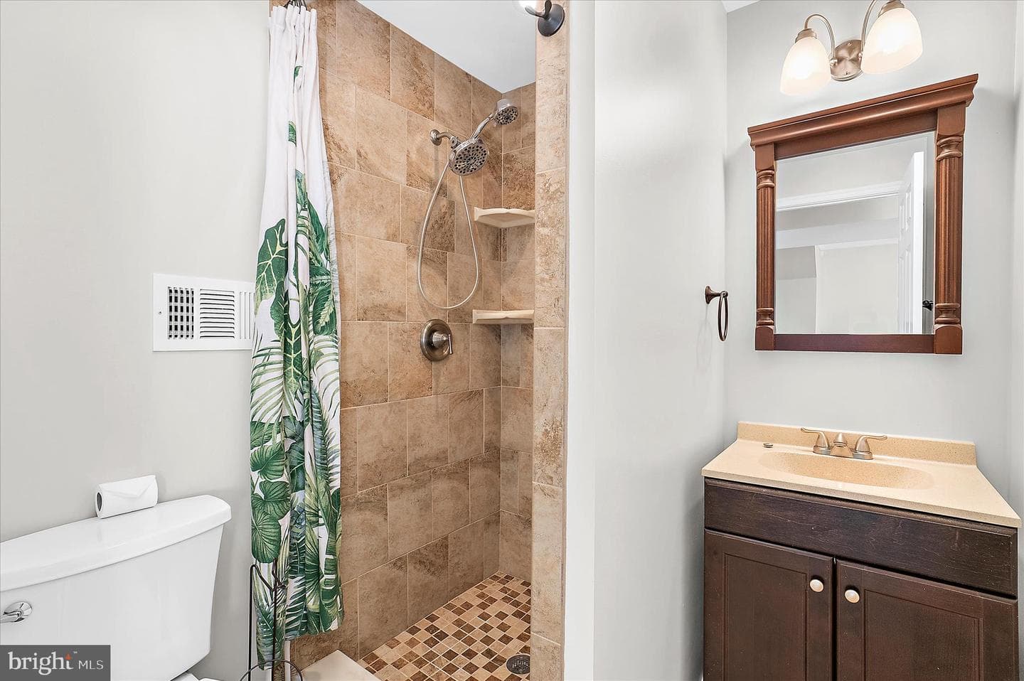 107 Hollywood Drive photo 47