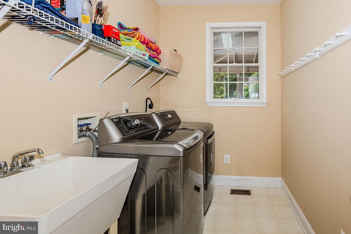 1651 Trawler Lane photo 32