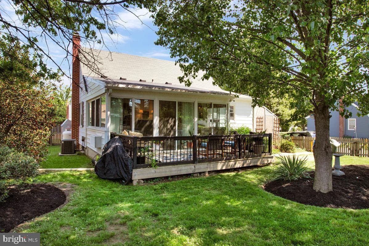 601 Forest View Road photo 36
