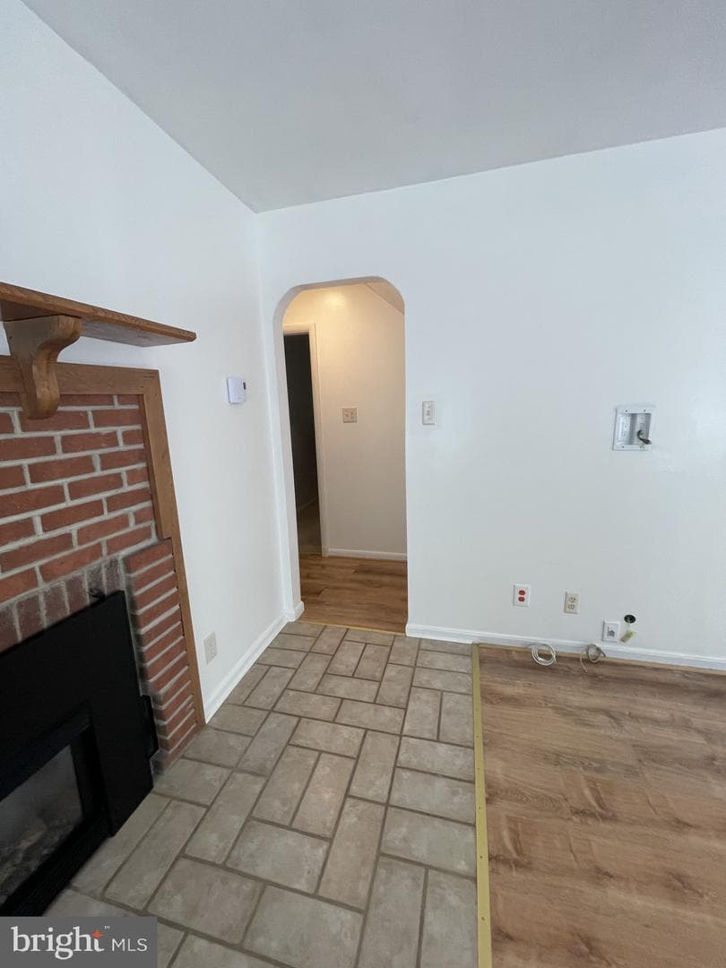 209 Beverley Avenue photo 28