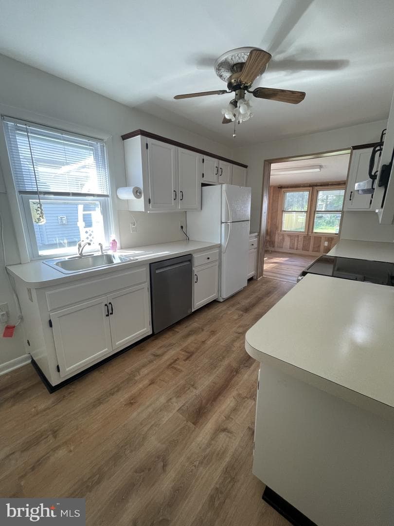 209 Beverley Avenue photo 44