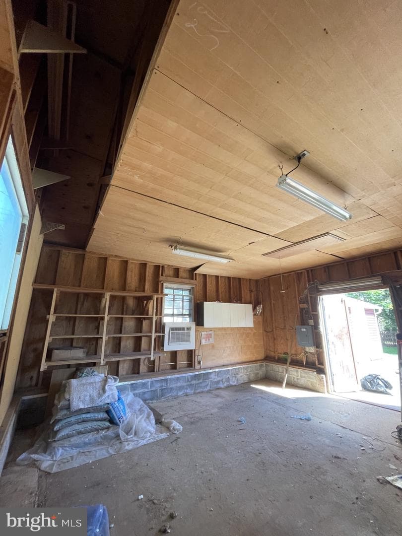 209 Beverley Avenue photo 64
