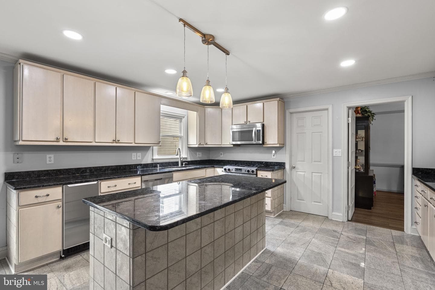 230 Ambleside Drive photo 13