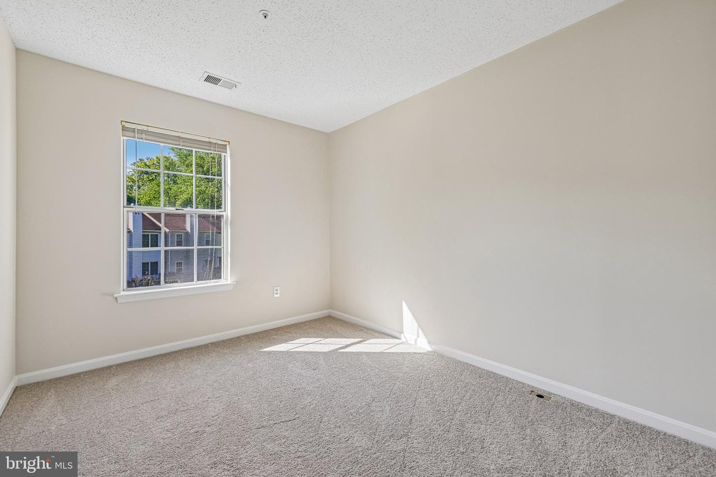 2558 Ambling Circle photo 25