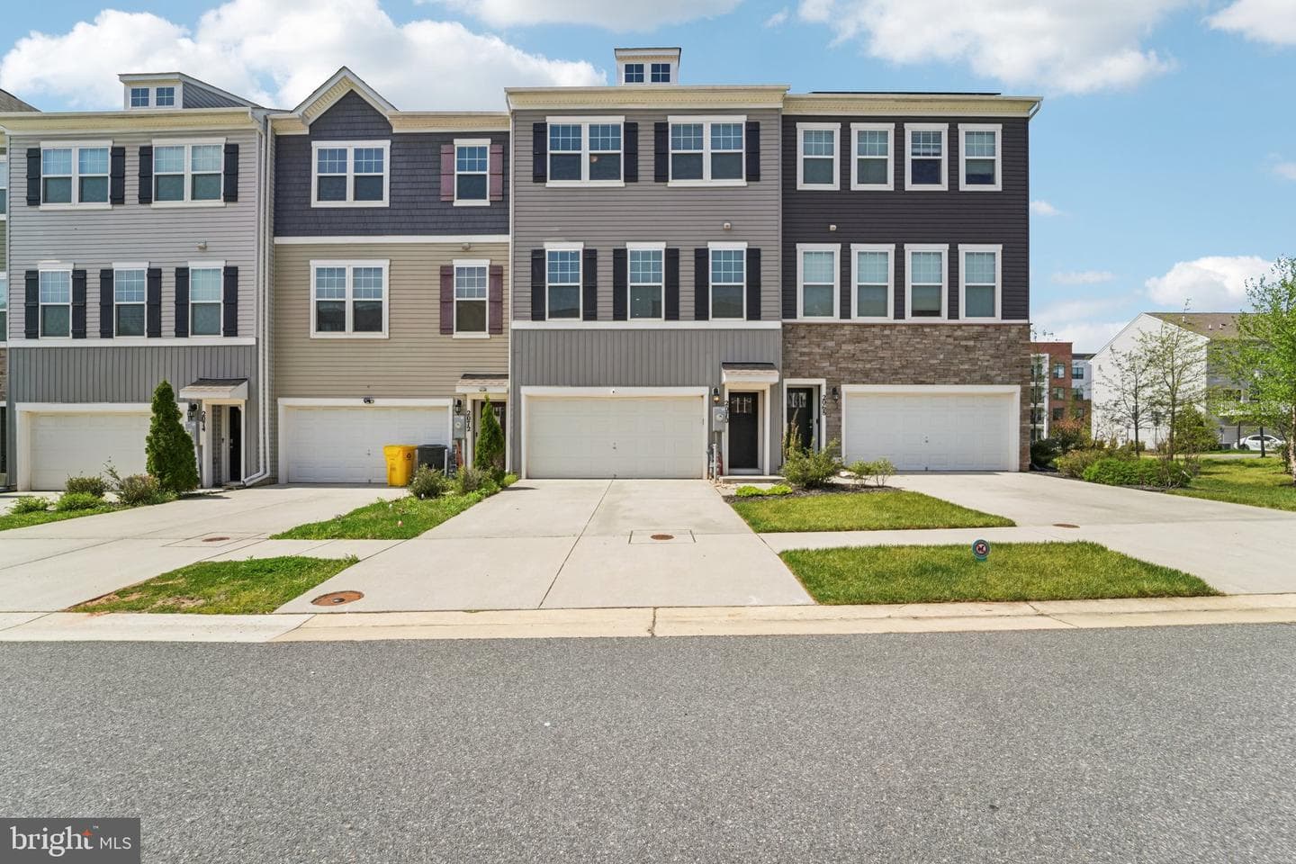2070 Hinshaw Drive photo 2