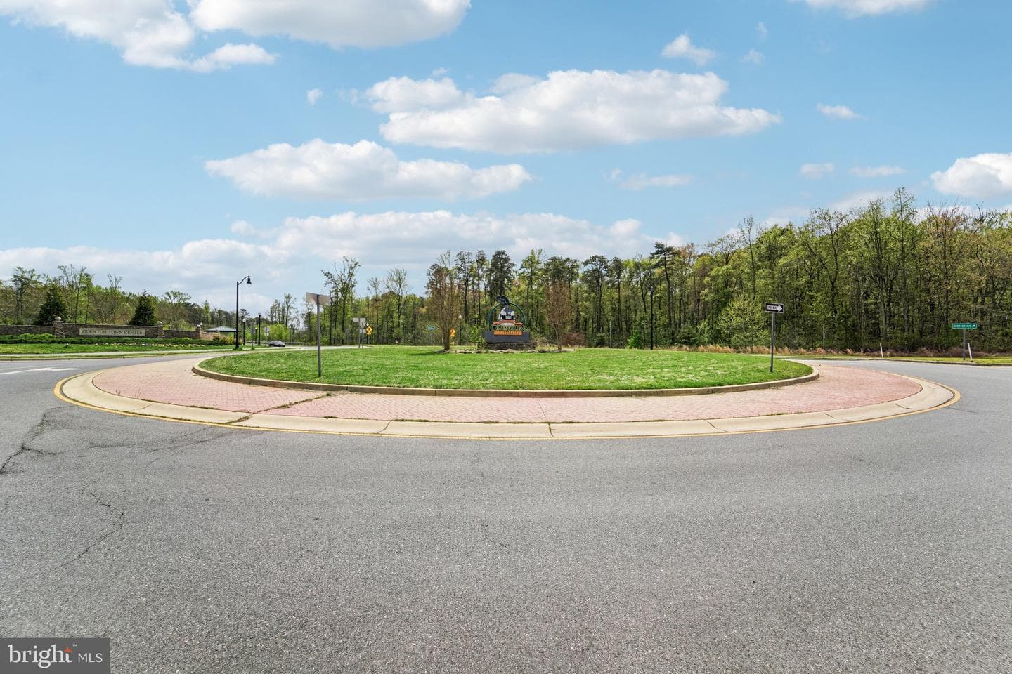 2070 Hinshaw Drive photo 45