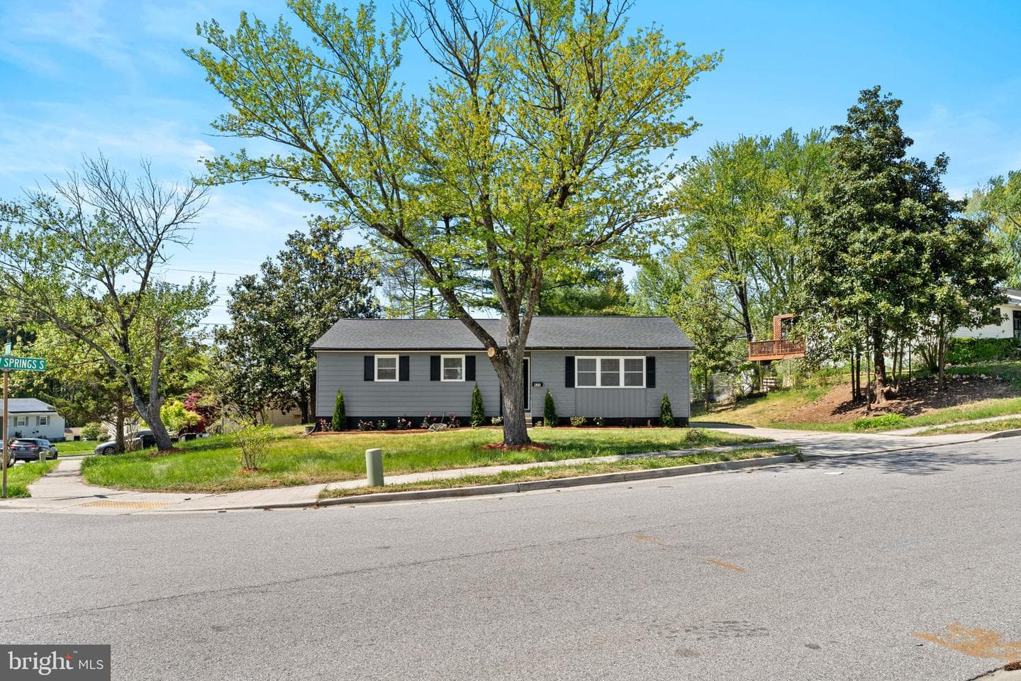 435 Yellow Springs S photo 2