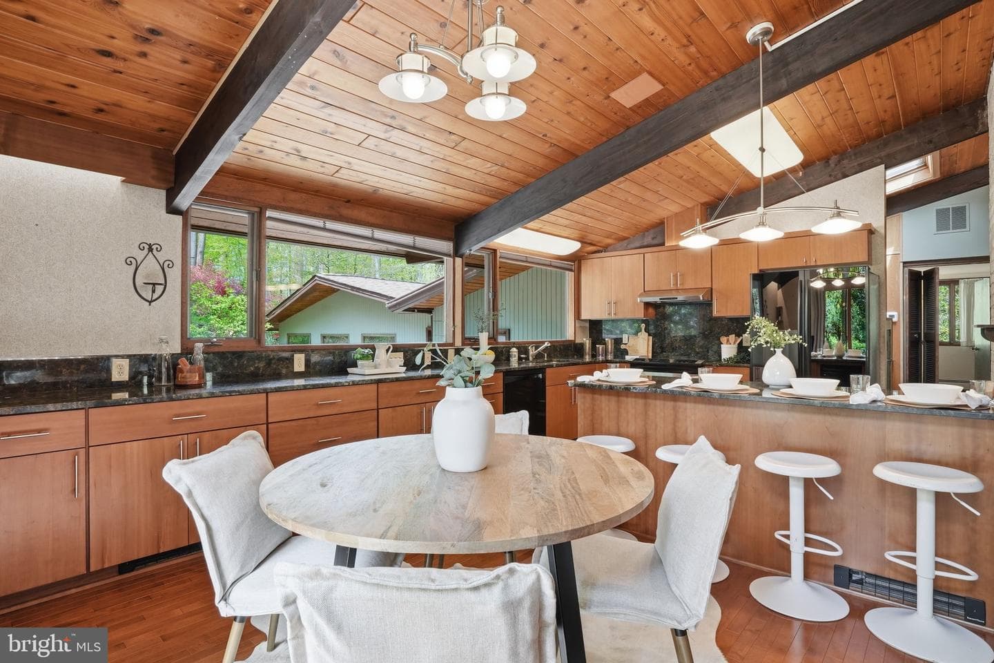 515 Powell Drive photo 4