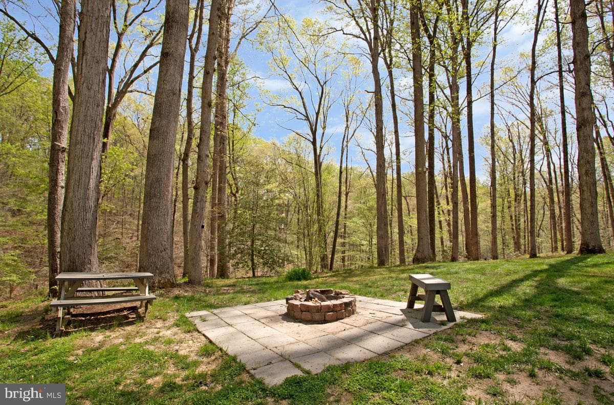1486 Kingsway Court photo 45