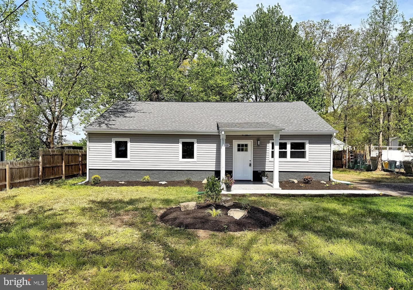 1008 Hilltop Road photo 2
