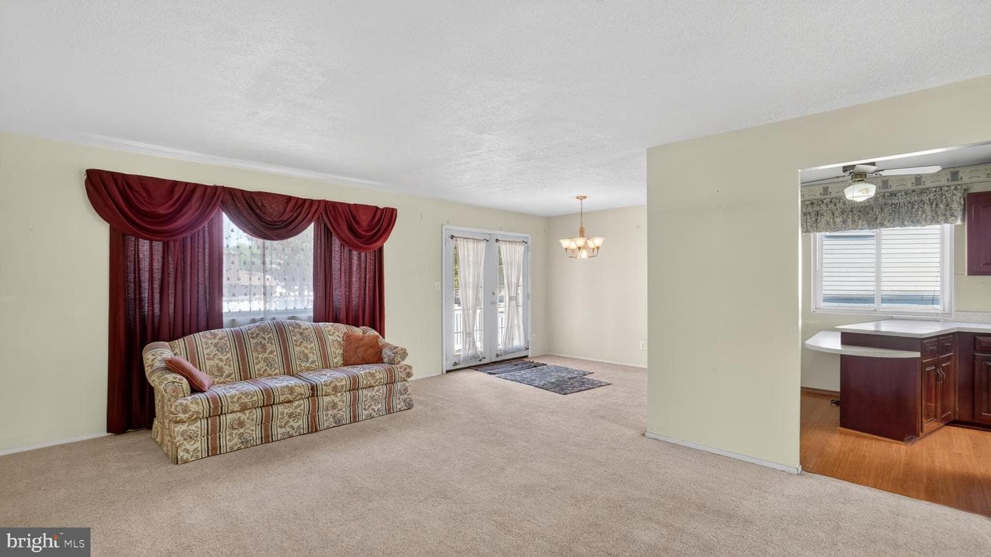 306 Shetlands Lane photo 13