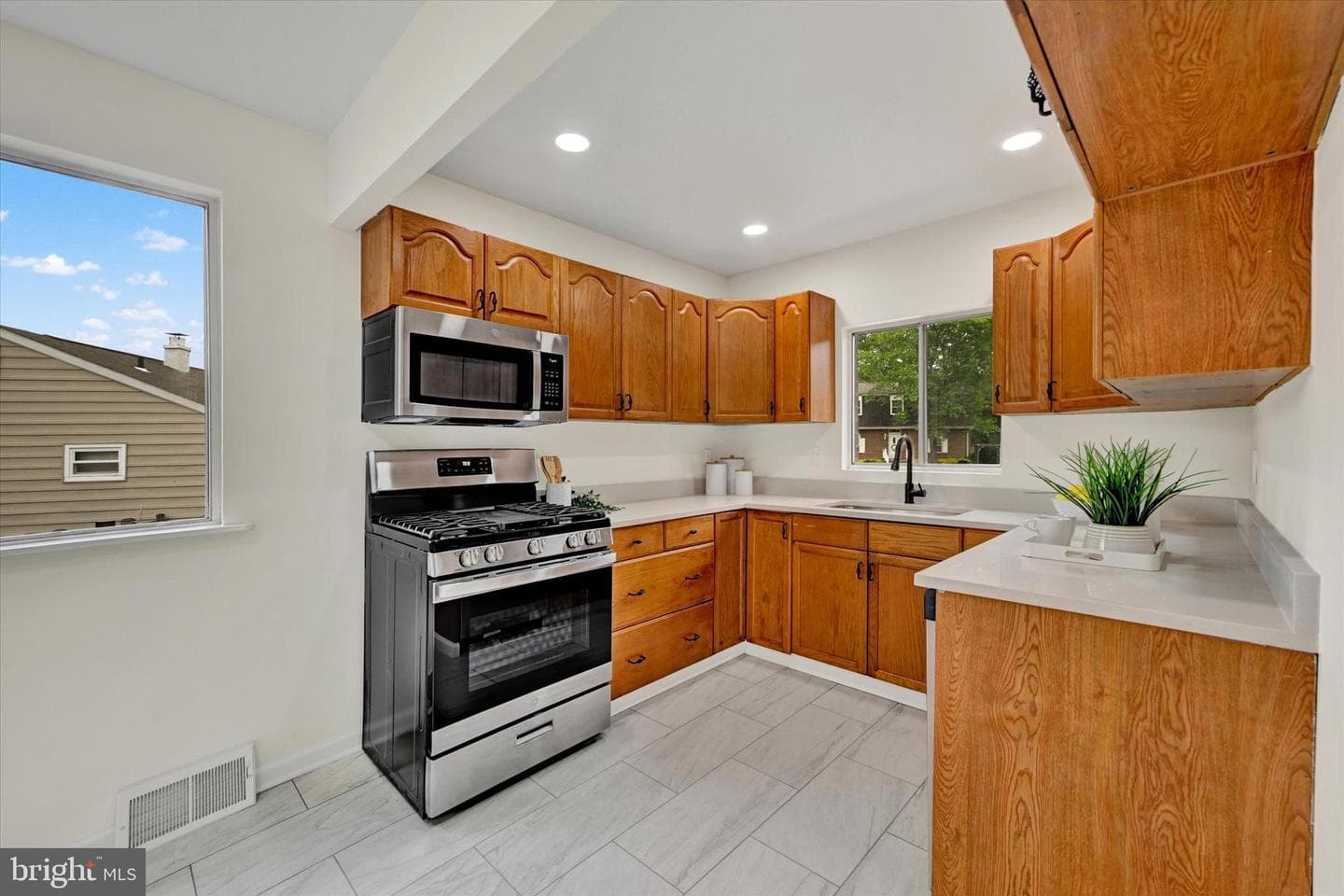 304 Lionsheart Glen photo 5