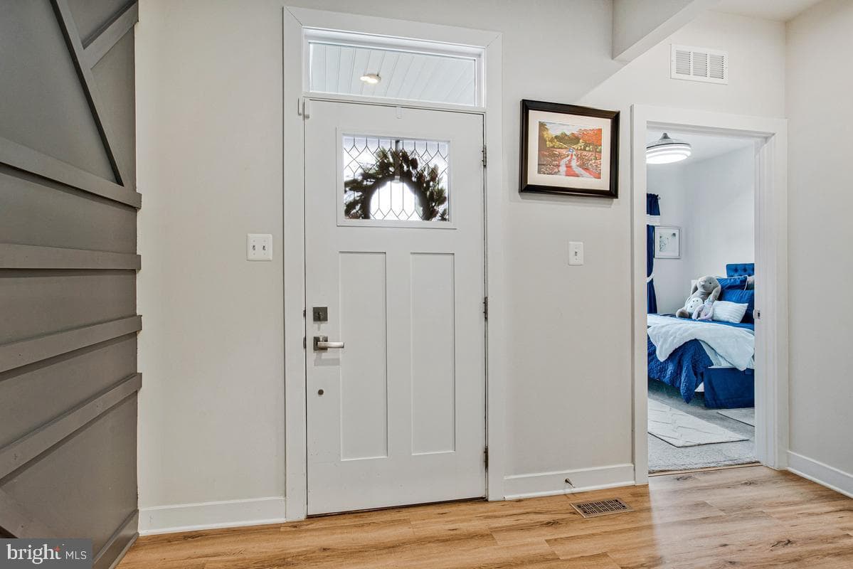 1536 Catbriar Way photo 5