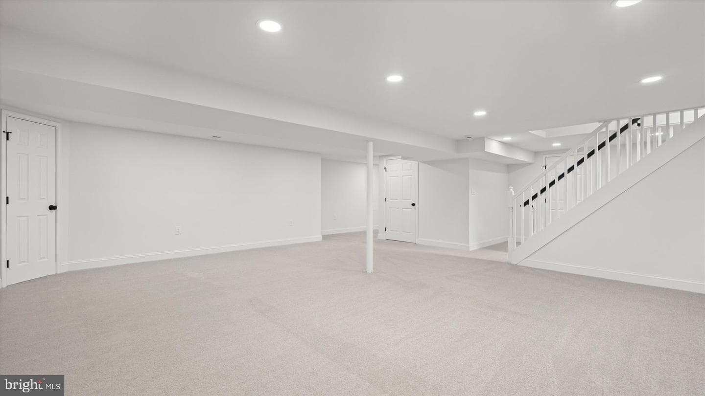 7956 Oakwood Road photo 30