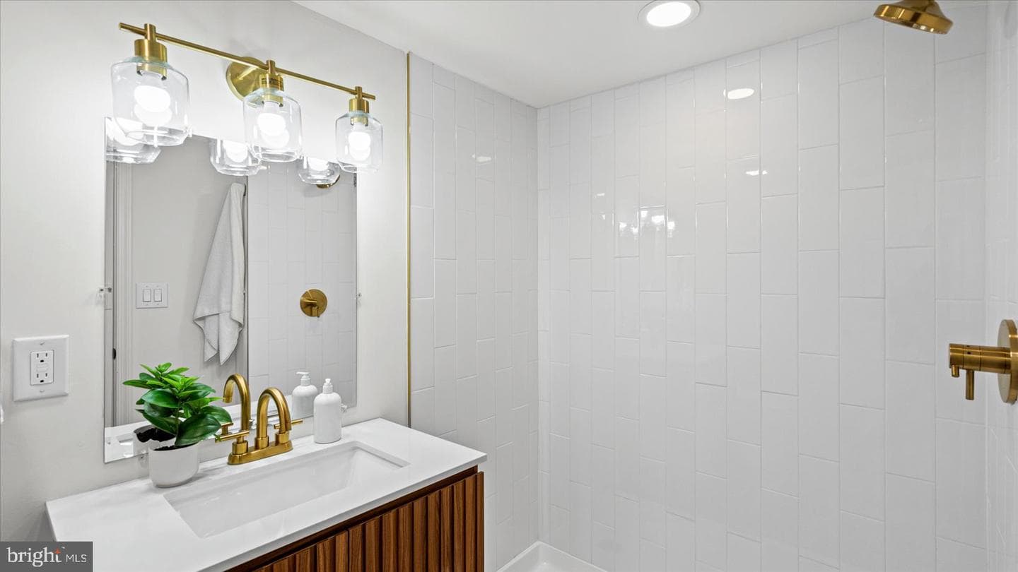 7956 Oakwood Road photo 33